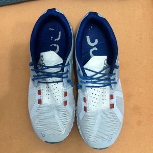 Womens On cloud tennis shoes sz 7.5